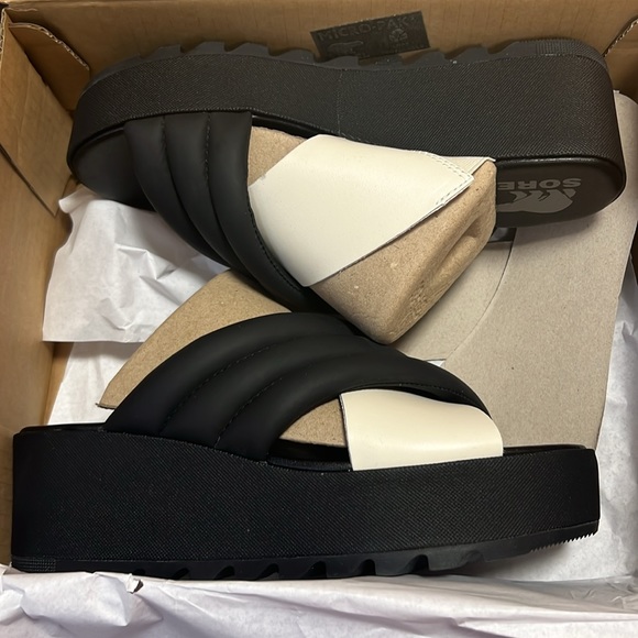 Sorel Women's Cameron Flatform Puff Mule - Picture 2 of 3